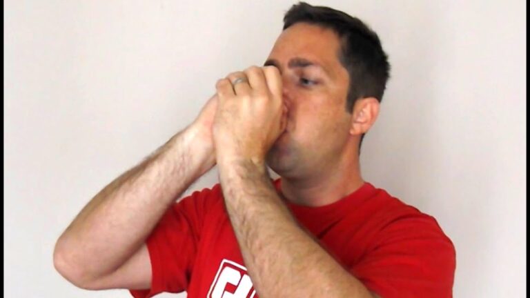 How to Make Owl Noises With Your Hands